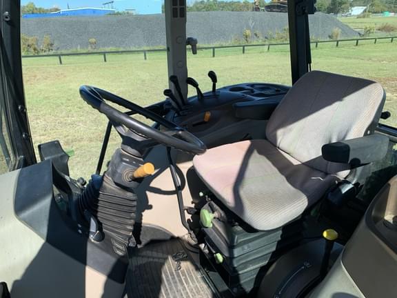 Image of John Deere 5525 equipment image 4