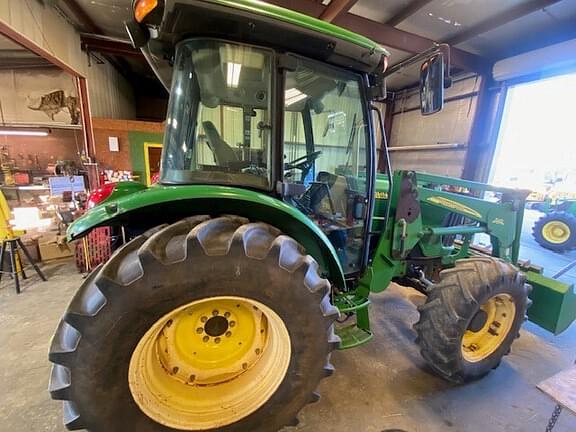 Image of John Deere 5525 equipment image 1