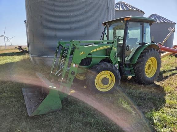 Image of John Deere 5525 equipment image 4