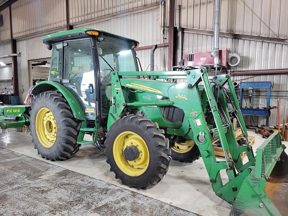 Image of John Deere 5525 equipment image 1