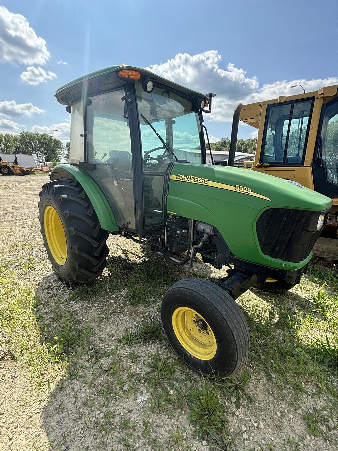 Image of John Deere 5525 Image 1