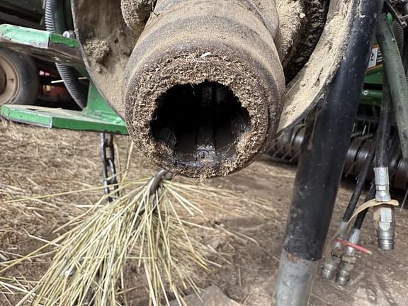 Image of John Deere 567 MegaWide equipment image 3