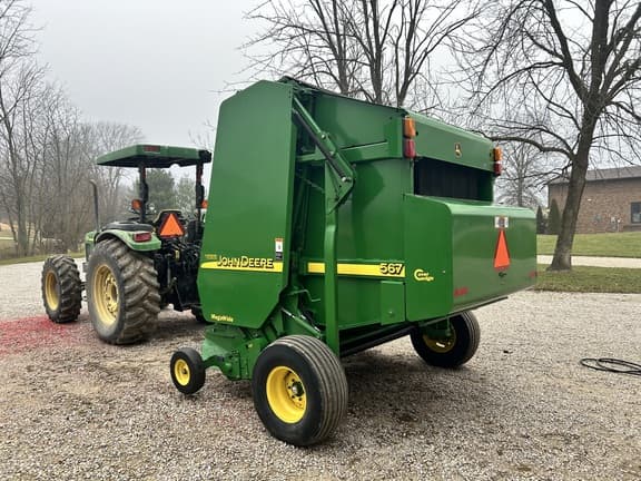 Image of John Deere 567 MegaWide equipment image 1