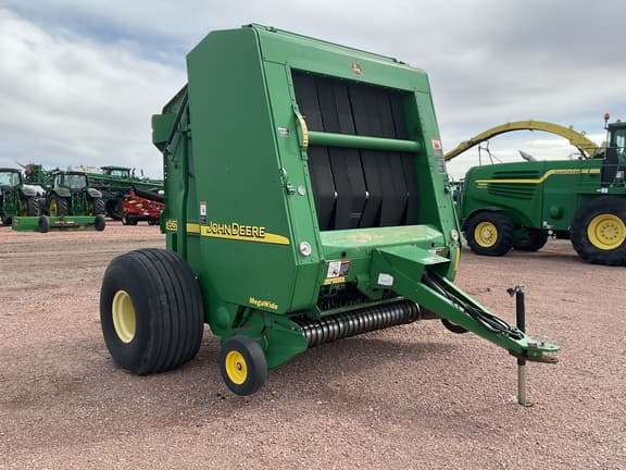 Image of John Deere 567 MegaWide equipment image 1