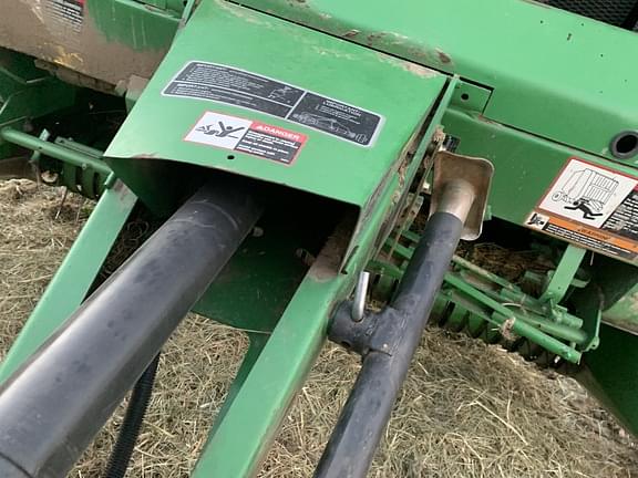 Image of John Deere 567 MegaWide equipment image 4