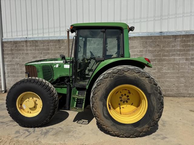 Image of John Deere 6220 equipment image 4