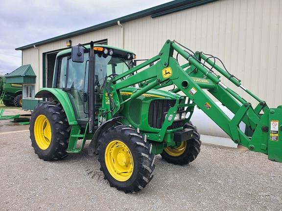 Image of John Deere 6220 equipment image 1