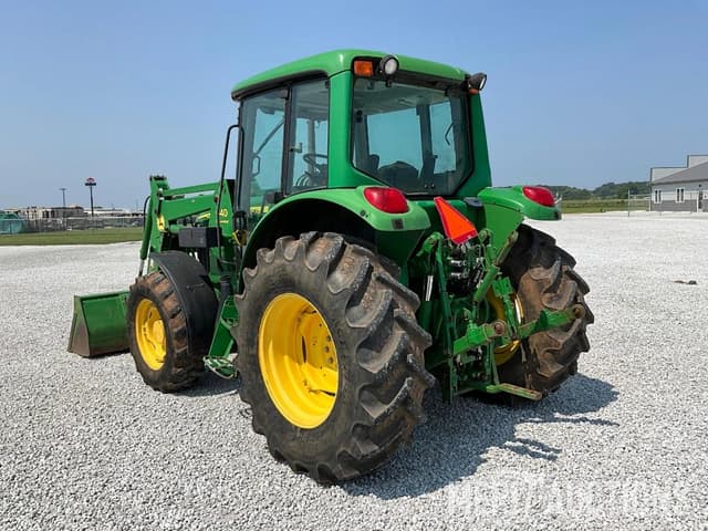 Image of John Deere 6220 equipment image 2