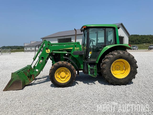 Image of John Deere 6220 equipment image 1