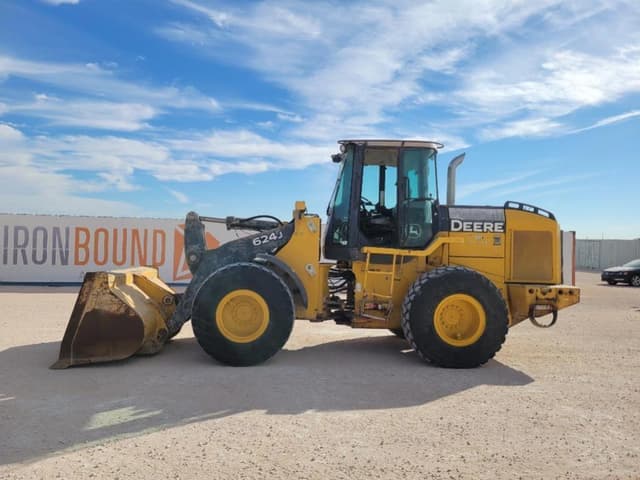 Image of John Deere 624J equipment image 1