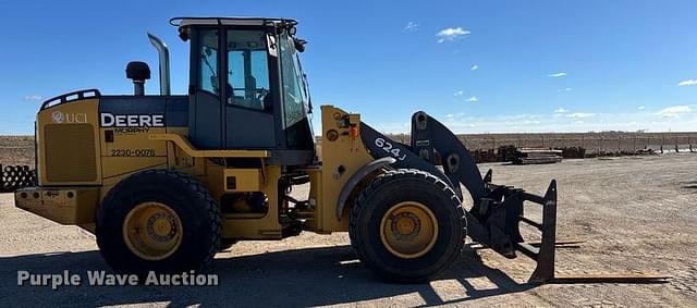 Image of John Deere 624J equipment image 3