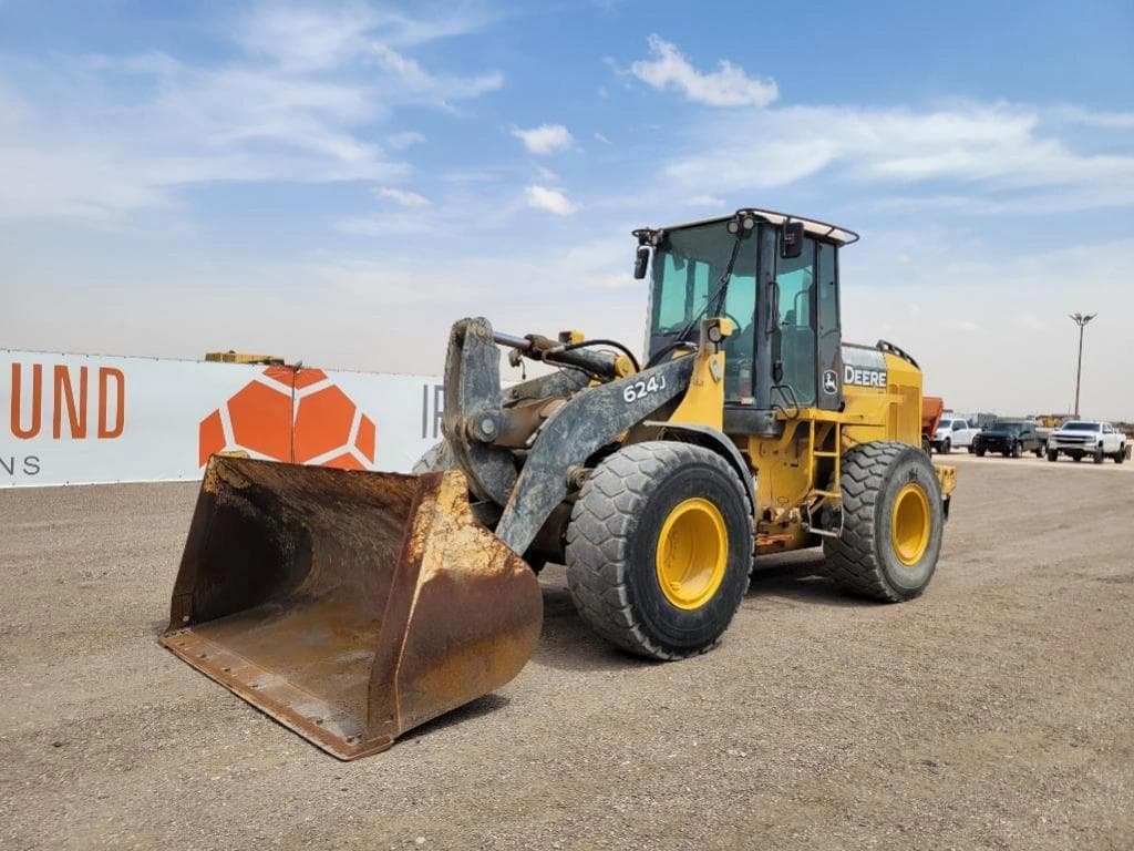 Image of John Deere 624J Primary image