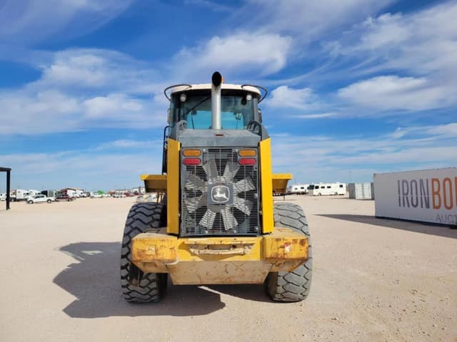 Image of John Deere 624J equipment image 3