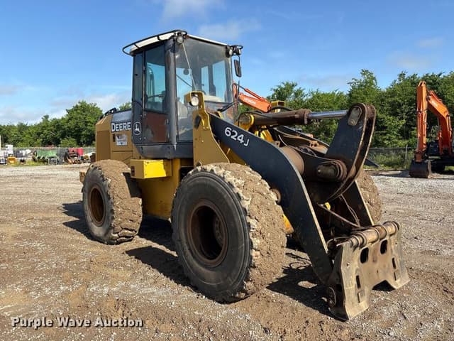 Image of John Deere 624J equipment image 2