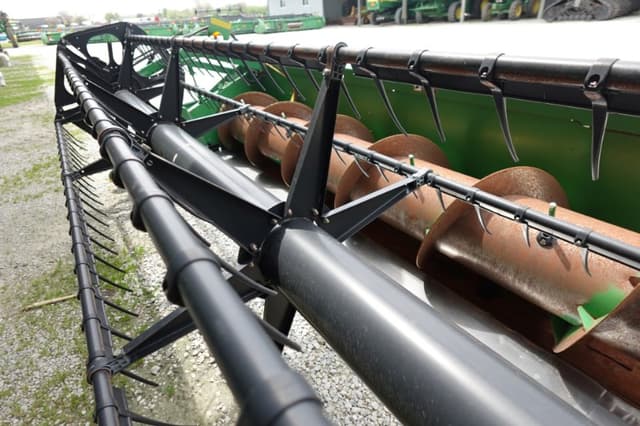 Image of John Deere 630F equipment image 4