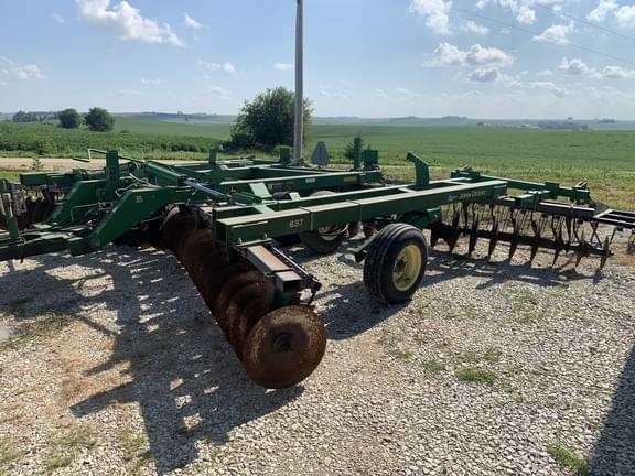 Image of John Deere 637 equipment image 1