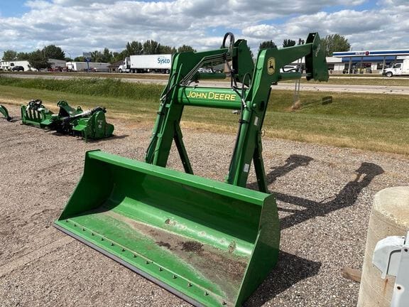 2006 John Deere 640 Equipment Image0
