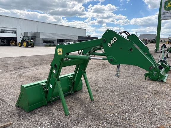 Image of John Deere 640 equipment image 2