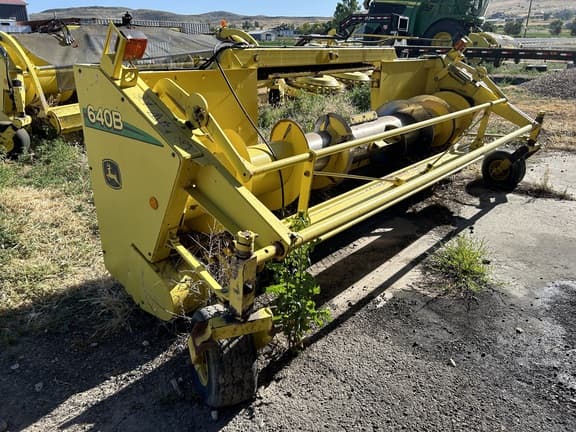Image of John Deere 640B equipment image 1