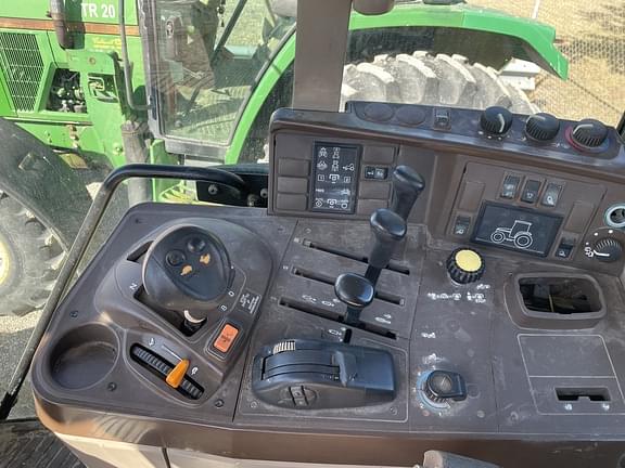 Image of John Deere 6420 equipment image 4