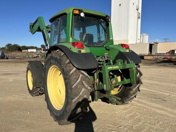 Image of John Deere 6420 equipment image 4