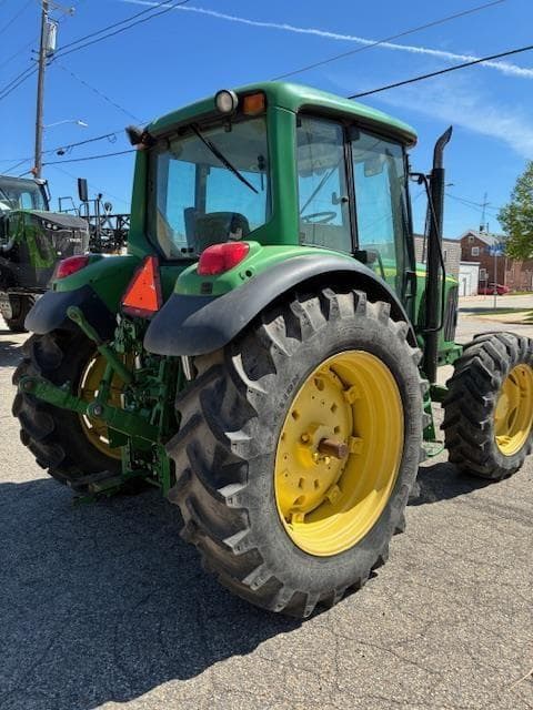 Image of John Deere 6420 equipment image 1