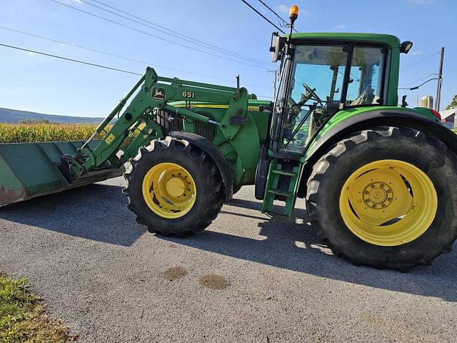 Image of John Deere 6520 equipment image 1