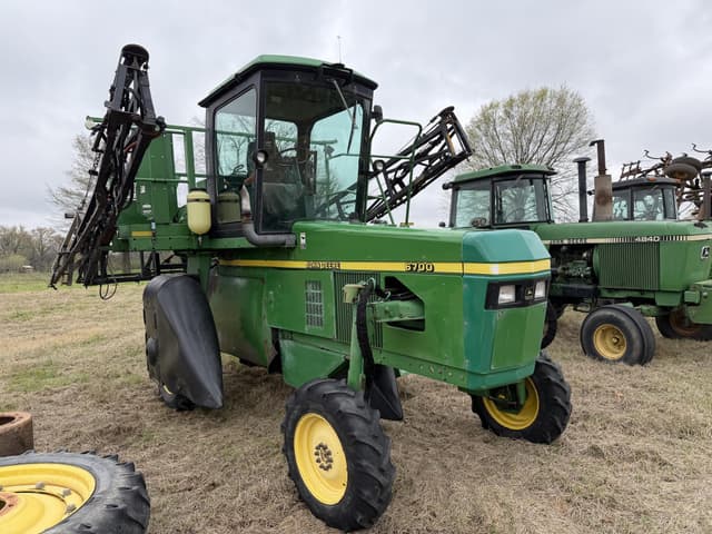 Image of John Deere 6700 equipment image 1