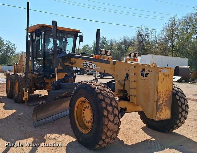 Image of John Deere 672D equipment image 2