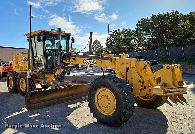 Image of John Deere 672D equipment image 2