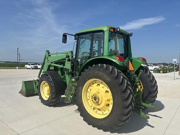 Image of John Deere 7220 equipment image 2