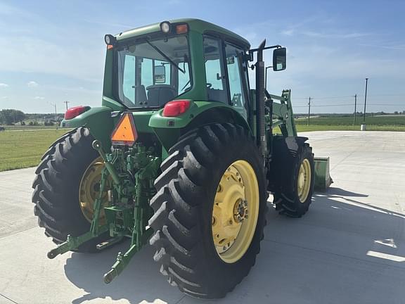 Image of John Deere 7220 equipment image 4