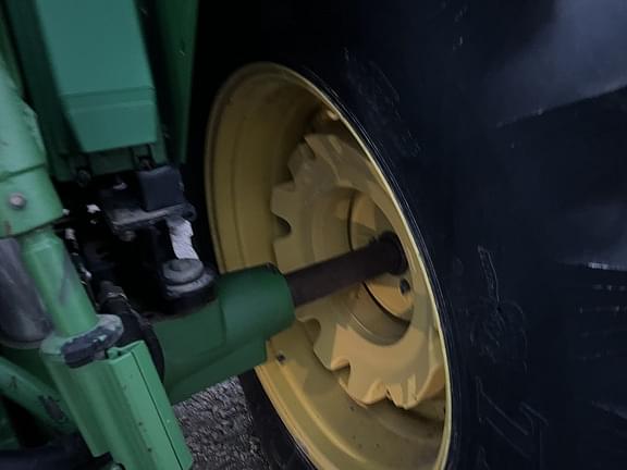 Image of John Deere 7220 equipment image 2