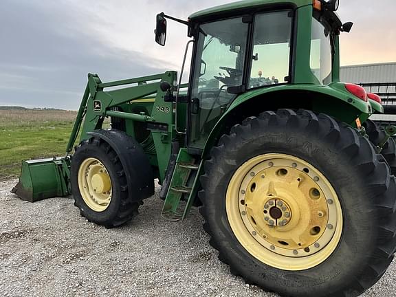Image of John Deere 7220 Primary image