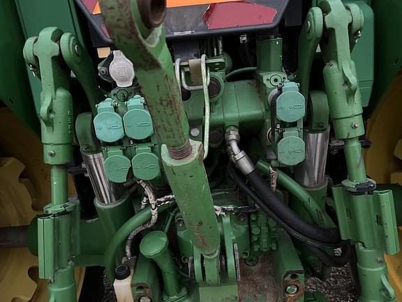 Image of John Deere 7220 equipment image 3