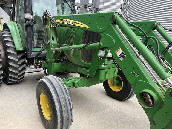 Image of John Deere 7220 equipment image 1