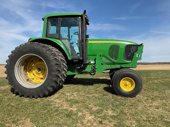 Image of John Deere 7220 equipment image 2