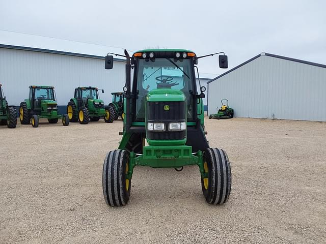 Image of John Deere 7220 equipment image 1