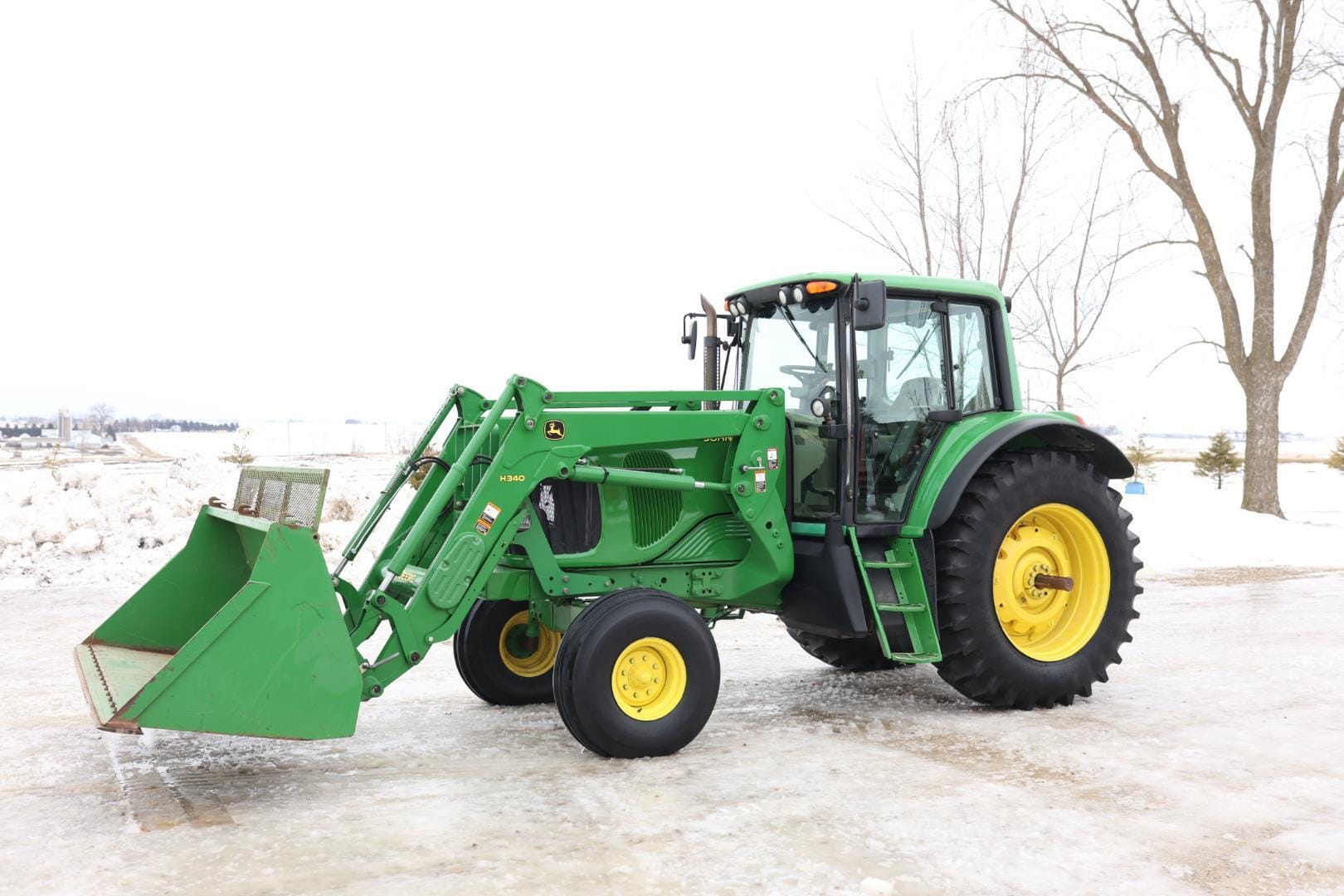 2006 John Deere 7220 Equipment Image0