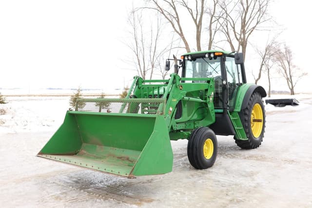 Image of John Deere 7220 equipment image 1