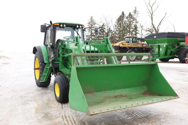 Image of John Deere 7220 equipment image 3