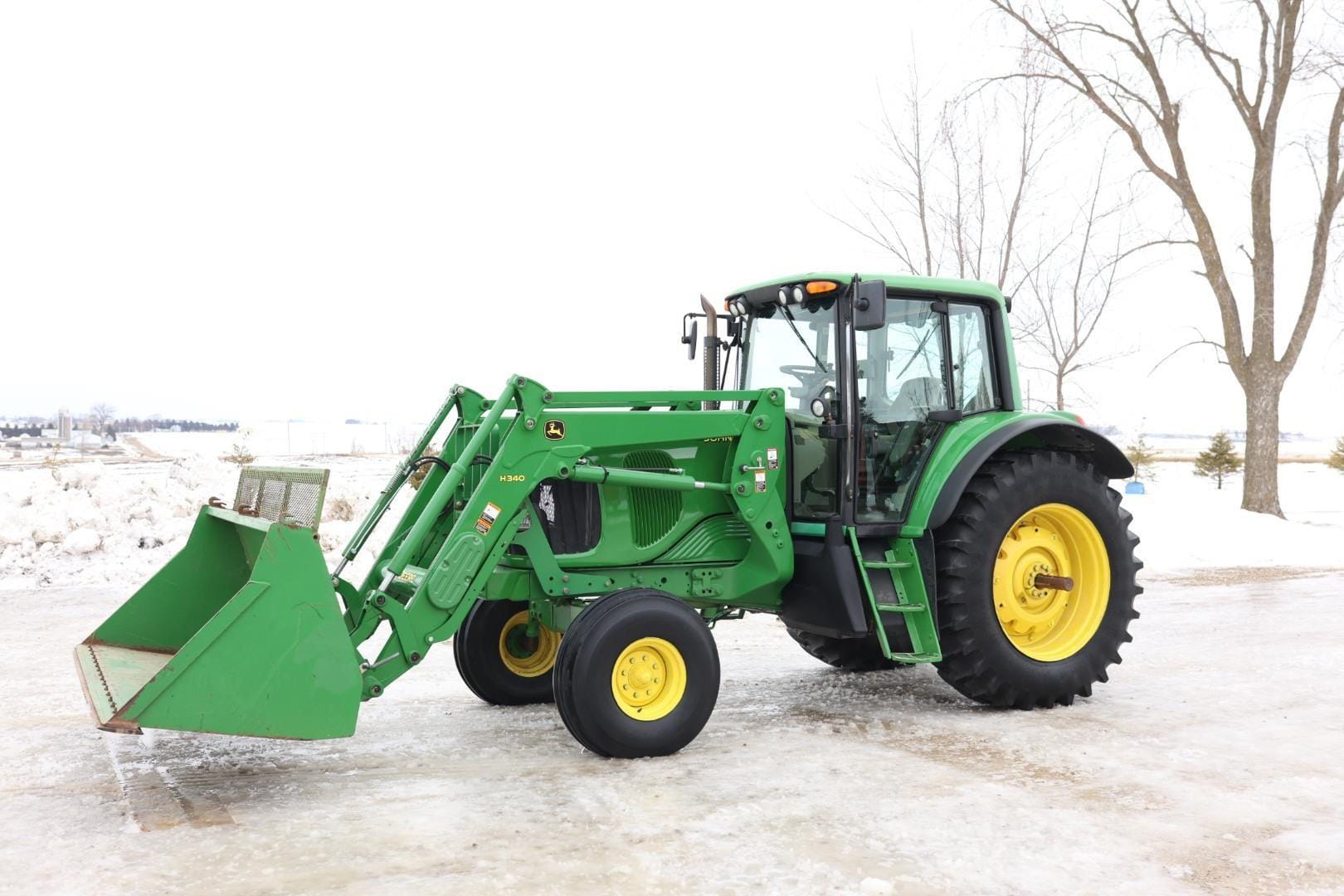 2006 John Deere 7220 Equipment Image0