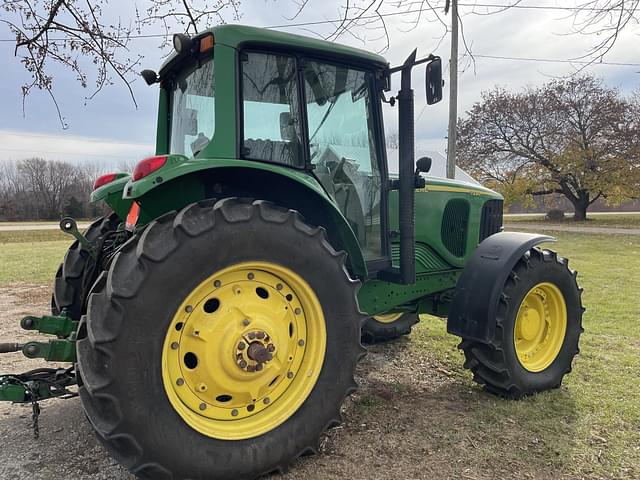 Image of John Deere 7220 equipment image 2