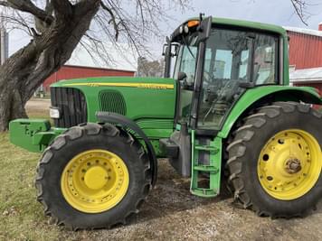 Main image John Deere 7220