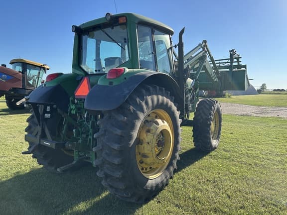 Image of John Deere 7220 equipment image 2