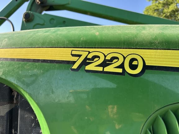 Image of John Deere 7220 equipment image 4