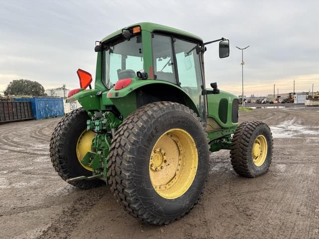 Image of John Deere 7220 equipment image 2