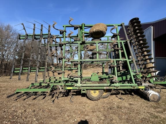 Image of John Deere 726 equipment image 1