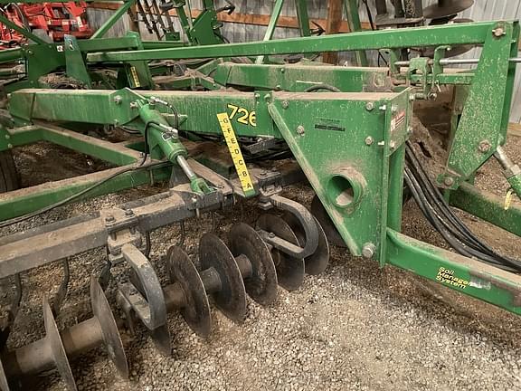 Image of John Deere 726 equipment image 1