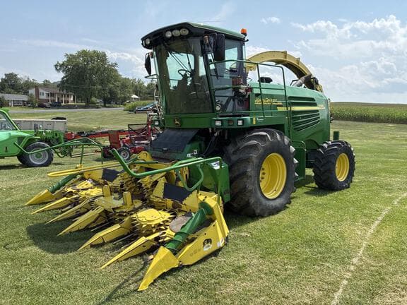 Image of John Deere 7300 equipment image 2
